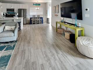 Port As Flip Flops & Pop Tops - 9