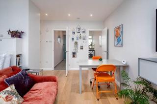 Stylish Brixton Hill Studio with Modern Charm - 4
