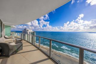 Stunning Beachfront 3-Bedroom Corner Residence - Hollywood - 1
