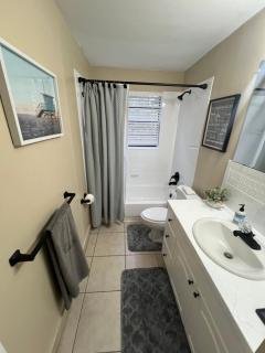 Beautiful 3 Bedroom house in Fort Lauderdale! Hot Tub and Great Location! - Dania Beach - 7
