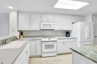 Four Seasons 402-E Private fishing pier - 1