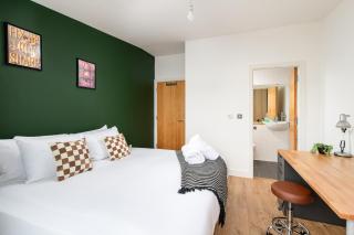 Central-3Bedroom-2Bath-Parking-By FabAccommodation - Bristol - 7