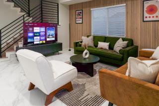 Newly Built 3BR Luxe Near Disneyland&Beaches - Sleeps up to 14 w Game Room, Balcony, 2 King Beds & Parking! - Midway City - 8