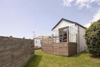 Stylish Boatshed with Sea Views Private Parking - 6