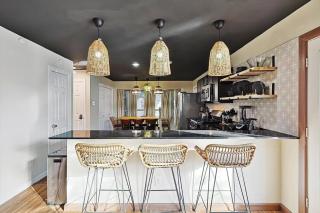 5-BR Retreat - Backyard Pool Oasis Cinema & Games - 1