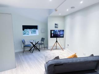 1 Bed Apartment located in Huntingdon Town Centre - Designed for Contractors & Professionals - Free WiFi - Smart TV - Fully Equipped Kitchen - Ideal for Long Work Stays - Huntingdon - 8