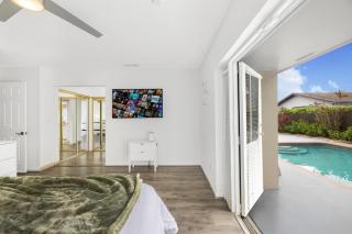 Pool House Escape w Hot Tub Game Room Wi-Fi - Hialeah - 7