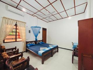 Golden Beach Guest House and Restaurant - 1