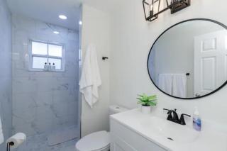 Dreamy Bay Apartment 2bed 1bath with full kitchen and laundry - 0