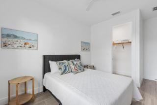 Scenic Modern Waterfront Stay w Heated Pool and Spa - Cape Coral - 7