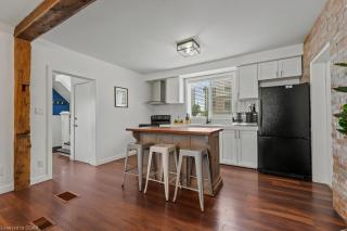 4 Bedroom Luxury House, Free Parking, Next to LRT, Kitchener Downtown, near Chicopee Ski Club - Kitchener - 4