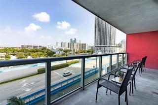 1 Bdm & Kitchen at Beachwalk Pool Gym Beach - Hallandale Beach - 9