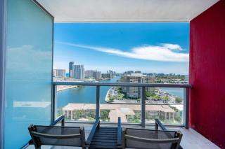 Modern 1BR w- Kitchen on 30th Floor Epic Views - Hallandale Beach - 2