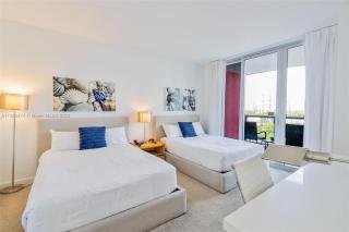 Luxury Suite on Beachwalk with Pool Gym & Beach - Hallandale Beach - 8