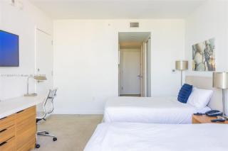 Luxury Suite on Beachwalk with Pool Gym & Beach - Hallandale Beach - 7