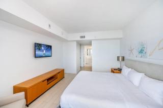 Luxury 2BR-2BA Condo on 30th Floor with Epic Views - Hallandale Beach - 7