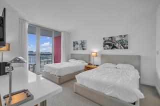 Luxury 2BR-2BA Condo on 30th Floor with Epic Views - Hallandale Beach - 2