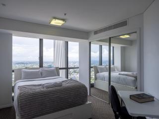 Stunning 2BR City Lights View Near Parks and Riverside - 2