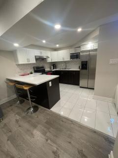 CozyHaven A private entrance, comfy basement apartment in Mississauga with free parking Conveniently located with easy access to the airport downtown Toronto major malls and highways for a seamless stay - Mississauga - 9