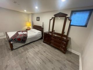 CozyHaven A private entrance, comfy basement apartment in Mississauga with free parking Conveniently located with easy access to the airport downtown Toronto major malls and highways for a seamless stay - Mississauga - 5