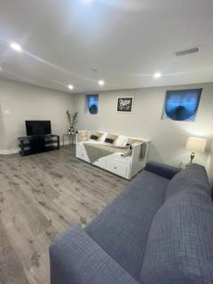 CozyHaven A private entrance, comfy basement apartment in Mississauga with free parking Conveniently located with easy access to the airport downtown Toronto major malls and highways for a seamless stay - Mississauga - 4
