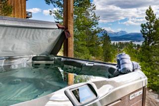 Luxurious Chalet - Epic Views, Hot Tub, Gym, Game Room, & 4k Projector in Grand Lake - 8