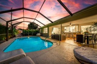 Heated Pool - Minutes to Beach - Outside Bar - Perfect for Family - Naples - 0