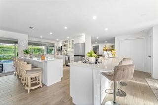 Heated Pool - Minutes to Beach - Outside Bar - Perfect for Family - Naples - 8