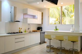 Prestations haut de gamme - Piscine privée chauffée, salles de massage et sport - 4