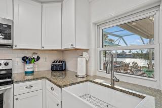 Cozy Cape Cottage Gulf Access - Waterway Estates - 2