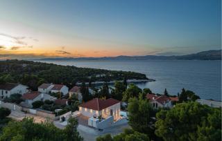 4 Bedroom Awesome Home In Brac - Splitska - 9