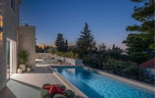 4 Bedroom Awesome Home In Brac - Splitska - 3