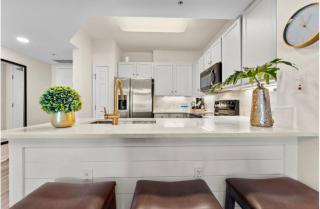 5 Star Resort 6th fl 2BR 2 BATH King Suite Shuttle Pools Family - Destin - 5