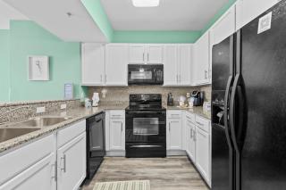 Stunning Sunsets 7TH FL King Suite 2BR 2BA Pools Beach Balcony Sleeps 5 - 5