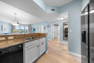 Stunning Resort 11th Fl Pool & Gulf View King Suite Across From Beach - Destin - 6