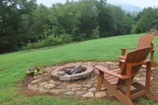 Cozy Couples Getaway with Hot Tub Fox Ridge Cabin - Whittier - 8