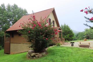 Cozy Couples Getaway with Hot Tub Fox Ridge Cabin - 0