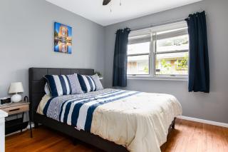 Golden Shamrock3BR Home 3min to ND - 5