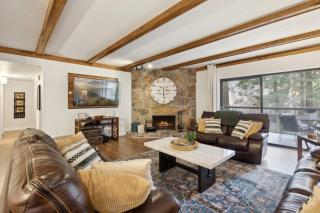 Fully Renovated 3-Bedroom Unit, Pools open for the summer Memorial Weekend- Walk to Ober Mountain & Just Minutes from Main Gatlinburb Strip - Gatlinburg - 0