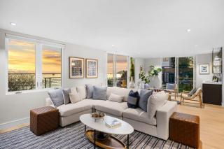 Experience the Pinnacle of Coastal Living at Harbour House - Half Moon Bay - 4