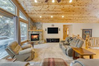Cherry Hills Spacious Tahoe Cabin with Deck Fireplace Open Interiors - South Lake Tahoe - 4