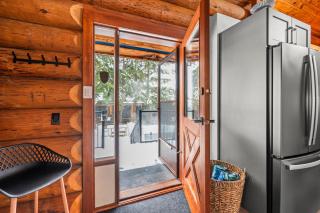 The View Point Lodge Cozy Log House with Hot Tub - 5