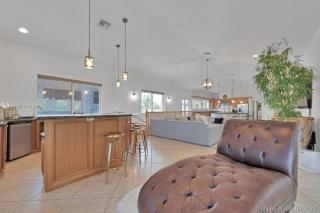 Charming 2-BR space in Hollywood - 5