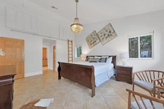 Charming 2-BR space in Hollywood - 4