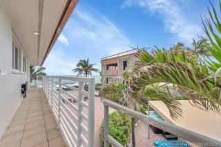 Oceanfront Villa On Semi-Private Holywood Beach - Hollywood - 2