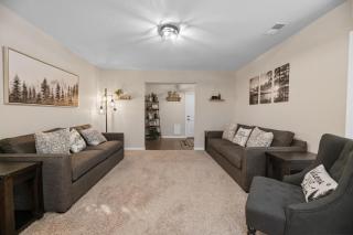 Eagle Point Retreat - Sleeps 13 - 12 Adults Max, Game Room, Foosball, Fireplace, Deck, Barbecue - 8
