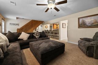 Eagle Point Retreat - Sleeps 13 - 12 Adults Max, Game Room, Foosball, Fireplace, Deck, Barbecue - 4
