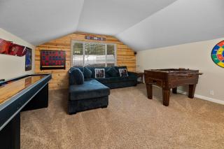 Eagle Point Retreat - Sleeps 13 - 12 Adults Max, Game Room, Foosball, Fireplace, Deck, Barbecue - 2