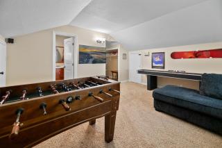 Eagle Point Retreat - Sleeps 13 - 12 Adults Max, Game Room, Foosball, Fireplace, Deck, Barbecue - 1
