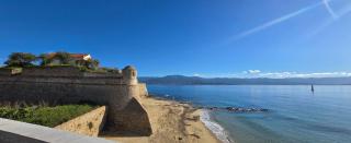 Superbe T2 avec balcons, Vieux Port, Hyper centre Ajaccio - Ajaccio - 9